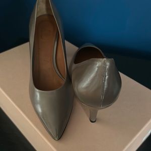 Leather Mugnai shoes, new, size 8,5, dark olive color, Made in Italy.